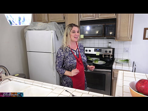 ❤️ ʻO Stepmom e waiū ana iā ia i loko o ka lumi kuke ma mua o kāna lā ❌ Anal video ma haw.bestsexporno.ru