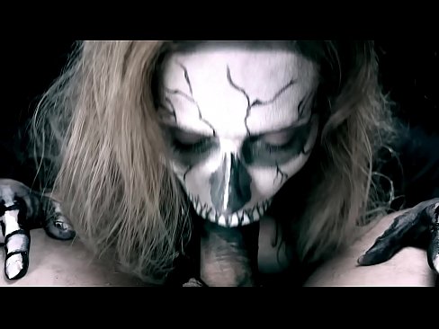 ❤️ ʻO ke kaikamahine daimonio e omo ana i ka moa me kona waha ʻeleʻele a me ka ʻai ʻana. ❌ Anal video ma haw.bestsexporno.ru