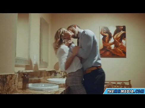 ❤️ Ke hoʻowalewale ʻia ʻoe e kahi blonde busty i kahi lumi hoʻomaha ākea ❌ Anal video ma haw.bestsexporno.ru